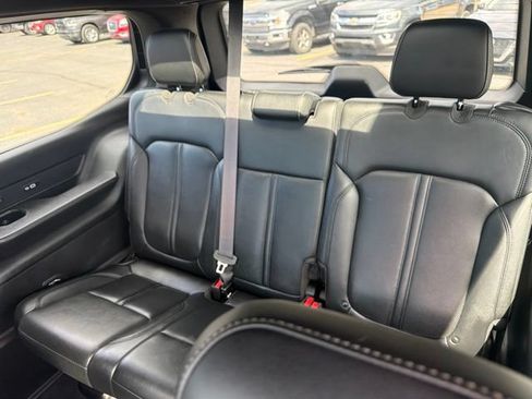 Used 2022 Jeep Wagoneer Series III w/ Premium Group I AWD/4WD image 20
