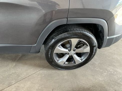 Used 2021 Jeep Cherokee Limited AWD/4WD image 20