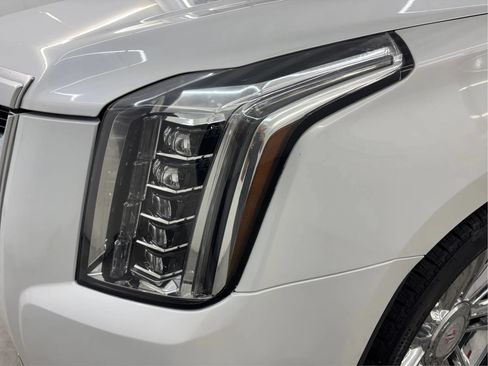 Used 2017 Cadillac Escalade Premium Luxury AWD/4WD image 32