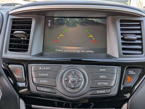 Used 2019 Nissan Pathfinder SV image 21