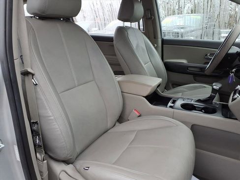 Used 2017 Kia Sedona L image 10