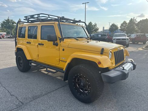 Used 2015 Jeep Wrangler Unlimited Sahara w/ Max Tow Package AWD/4WD image 3