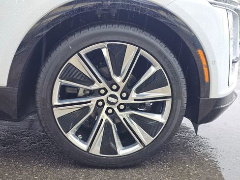 New 2026 Cadillac Lyriq Signature Luxury image 9