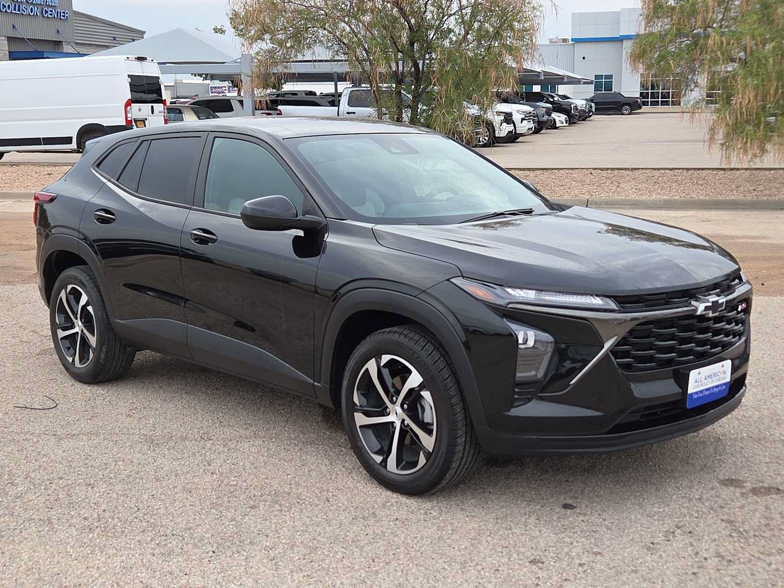 Used 2024 Chevrolet Trax RS FWD image 2