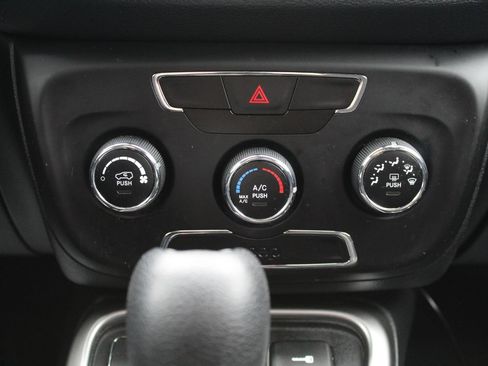 Used 2018 Jeep Compass Sport image 17