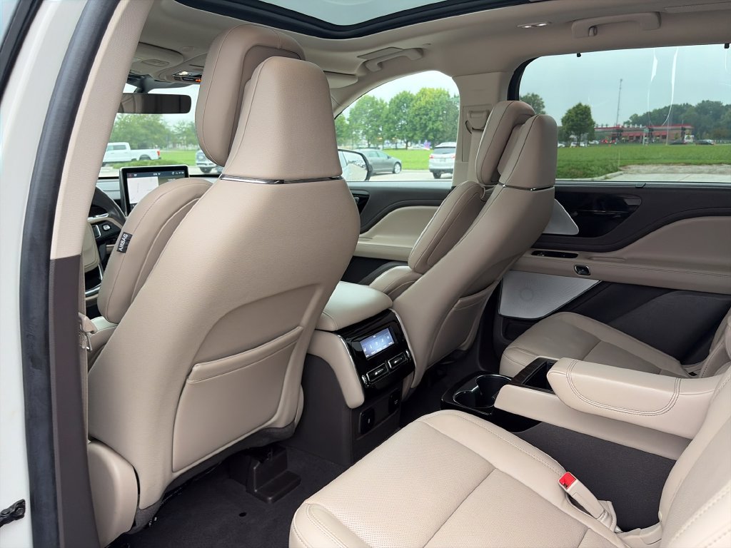 Used 2023 Lincoln Aviator Reserve w/ Equipment Group 201A AWD/4WD image 29
