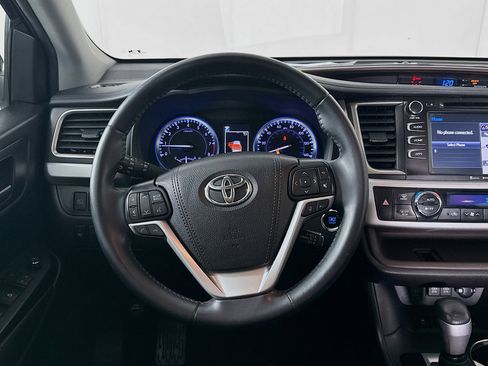Used 2019 Toyota Highlander XLE image 17