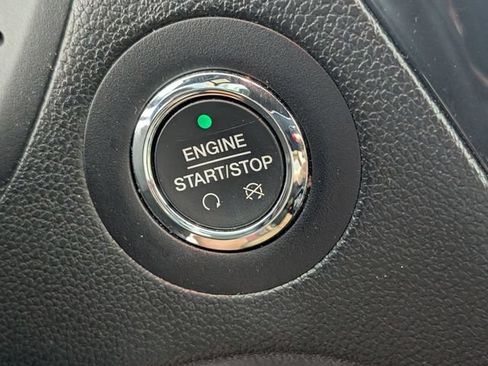 Used 2017 Ford Explorer XLT w/ Equipment Group 202A AWD/4WD image 27