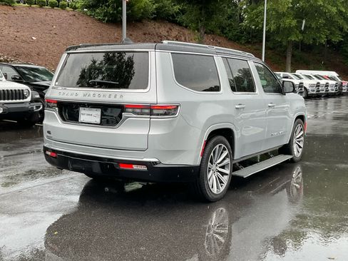 Used 2023 Jeep Grand Wagoneer 4WD w/ Flexible Seating Group image 5