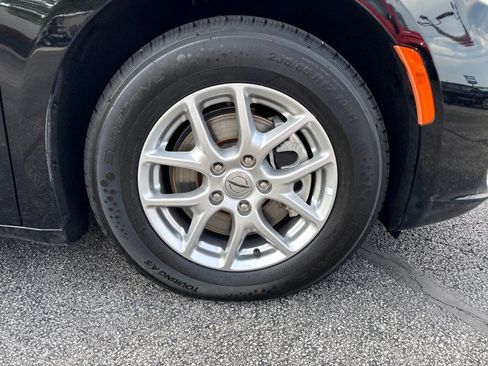 Used 2025 Chrysler Pacifica Select FWD image 9