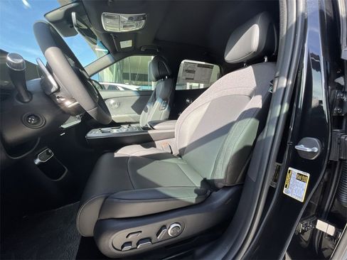 New 2025 Genesis GV60 Advanced image 13