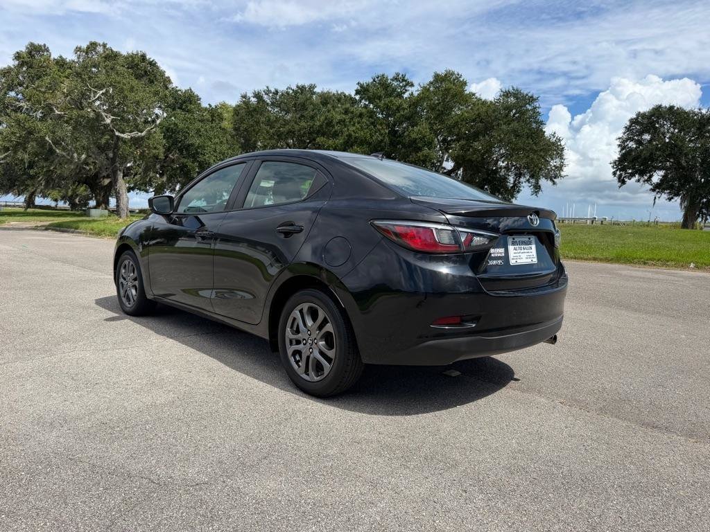 Used 2019 Toyota Yaris LE FWD image 3
