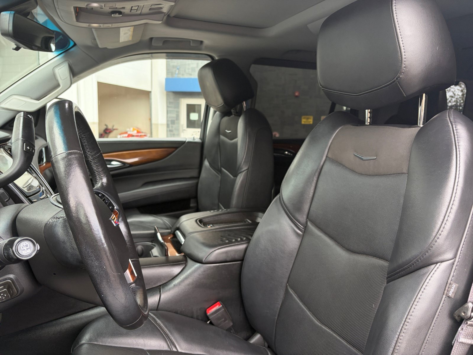Used 2017 Cadillac Escalade Luxury AWD/4WD image 14