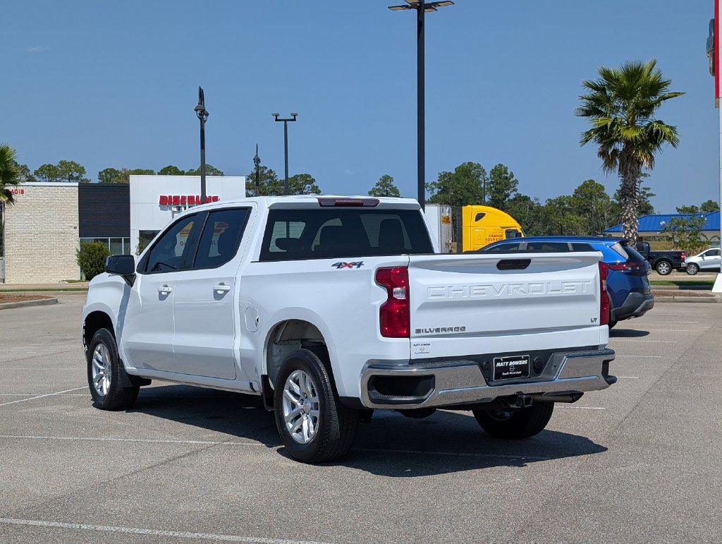 Used 2022 Chevrolet Silverado 1500 LT AWD/4WD image 3