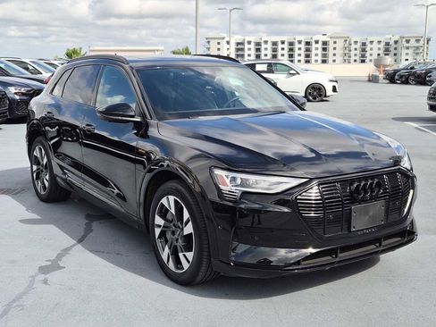 Used 2023 Audi e-tron Premium w/ Convenience Plus Package image 8