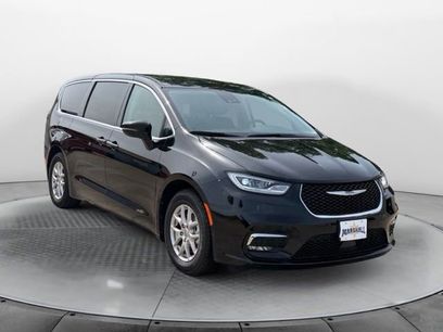 Used 2024 Chrysler Pacifica Touring-L
