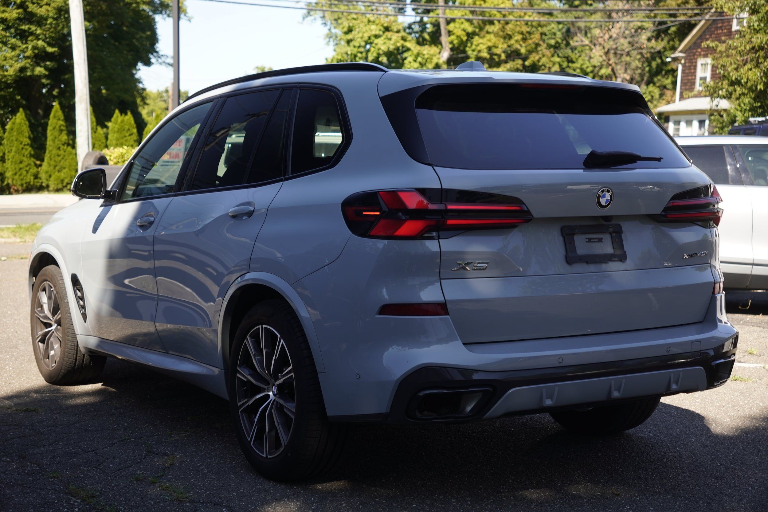 Used 2025 BMW X5 xDrive40i w/ M Sport Package AWD/4WD image 5