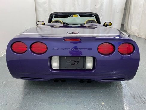 Used 1998 Chevrolet Corvette Convertible w/ Memory Pkg RWD image 8