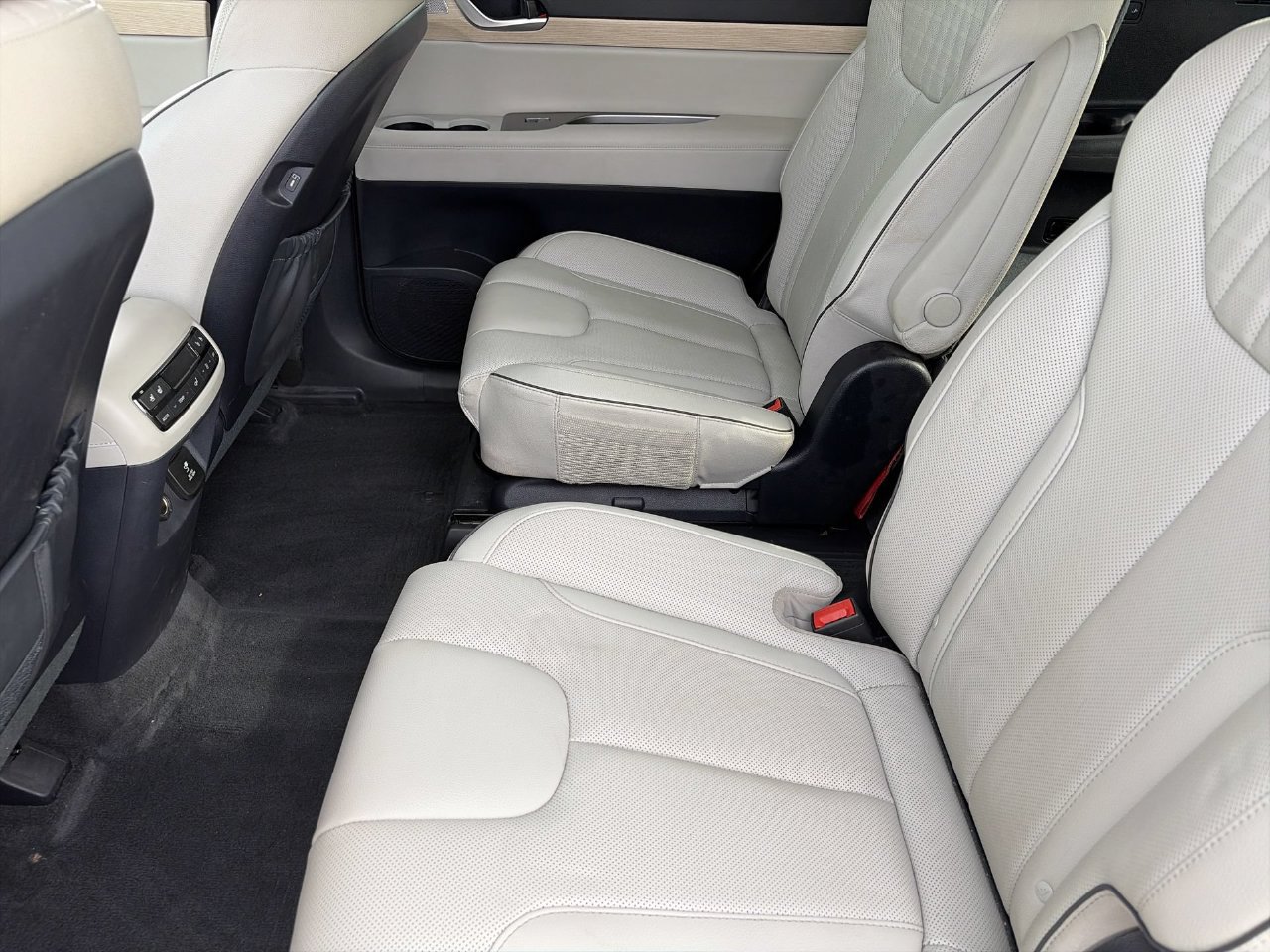 Used 2025 Hyundai Palisade Limited FWD image 16