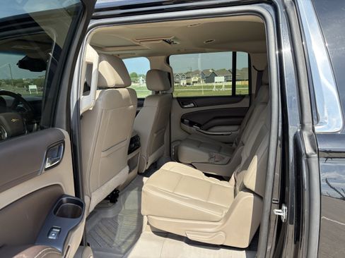 Used 2020 Chevrolet Suburban LT image 12