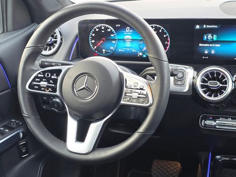 Used 2022 Mercedes-Benz GLB 250 w/ Premium Package Lite image 25