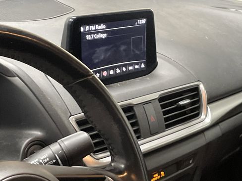 Used 2018 MAZDA MAZDA3 Touring image 10