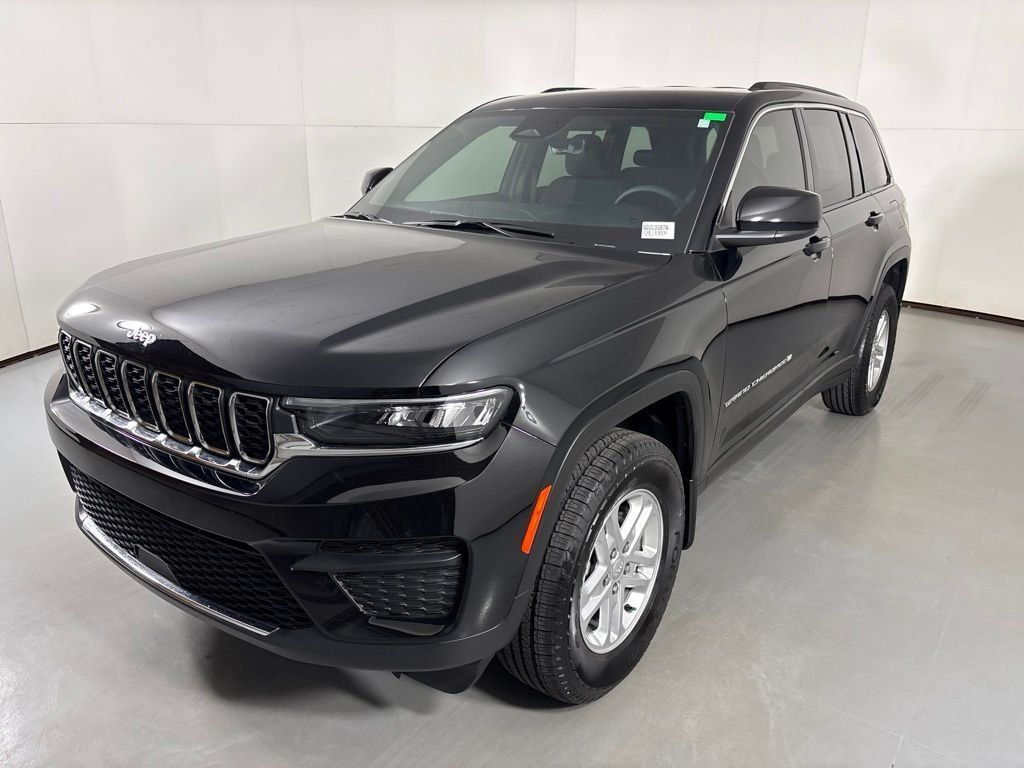 Used 2025 Jeep Grand Cherokee Laredo w/ MOPAR Finishing Package RWD image 4
