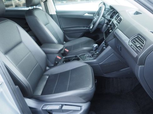 Used 2020 Volkswagen Tiguan SE image 24