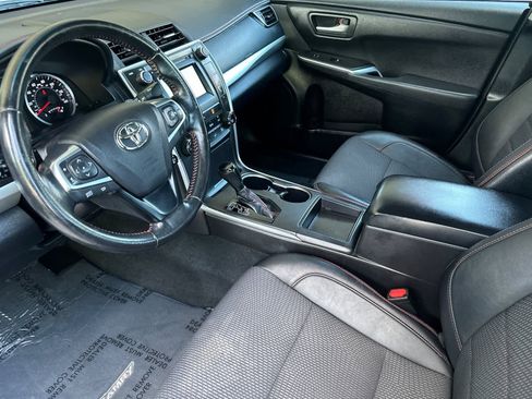 Used 2016 Toyota Camry SE FWD image 11