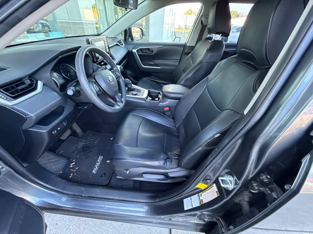 Used 2020 Toyota RAV4 LE w/ Carpet Mat Package AWD/4WD image 9