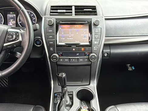 Used 2017 Toyota Camry XLE w/ Moonroof Package image 22