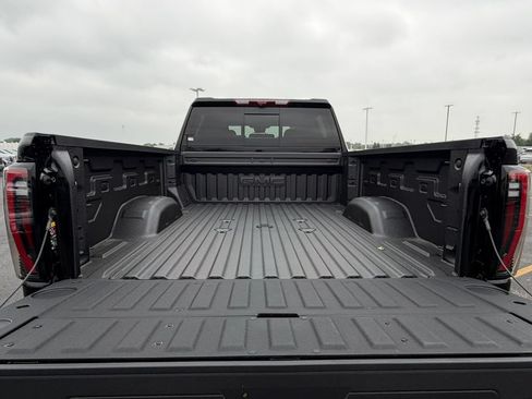 New 2026 GMC Sierra 2500 AT4 w/ AT4 Premium Plus Package AWD/4WD image 9