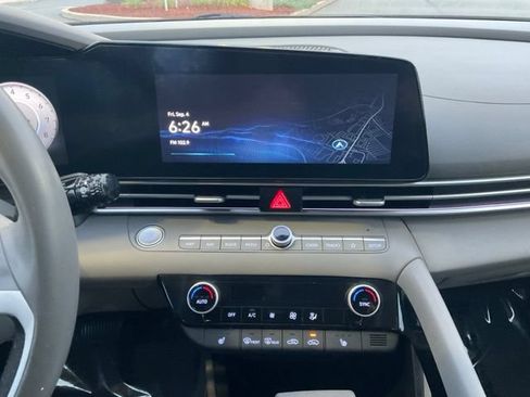 Used 2025 Hyundai Elantra SEL FWD image 17