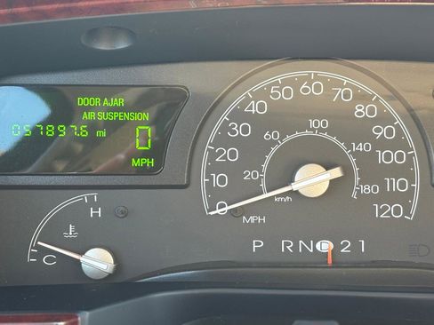 Used 2004 Lincoln Town Car Signature image 11