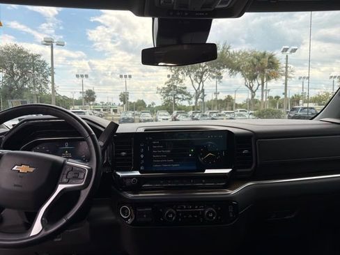 Used 2025 Chevrolet Silverado 1500 LT RWD image 8