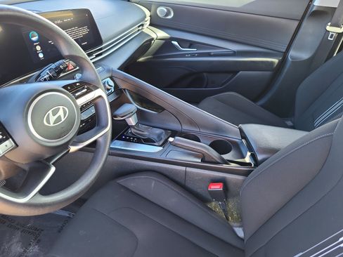 Used 2024 Hyundai Elantra SEL image 7