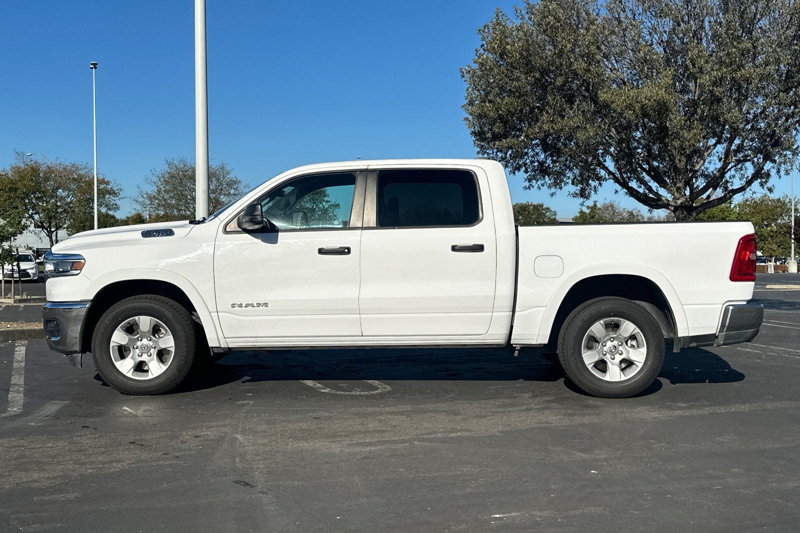 Used 2025 RAM 1500 Big Horn AWD/4WD image 7