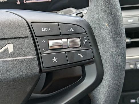 New 2025 Kia K4 FWD image 25