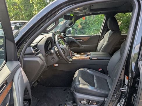 Used 2025 Lexus LX 700h Luxury AWD/4WD image 13