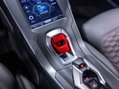 Used 2022 Lamborghini Huracan EVO RWD image 43