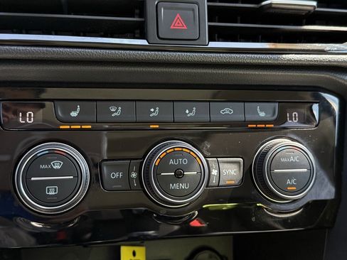 Certified 2024 Volkswagen Taos SE image 12