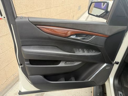 Used 2015 Cadillac Escalade Premium AWD/4WD image 16