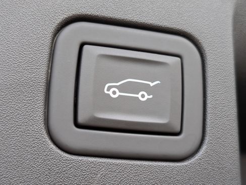 Used 2023 Buick Envision Essence w/ Technology Package I FWD image 18