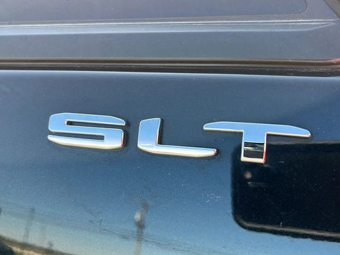 Used 2022 GMC Terrain SLT w/ Tech Package image 11