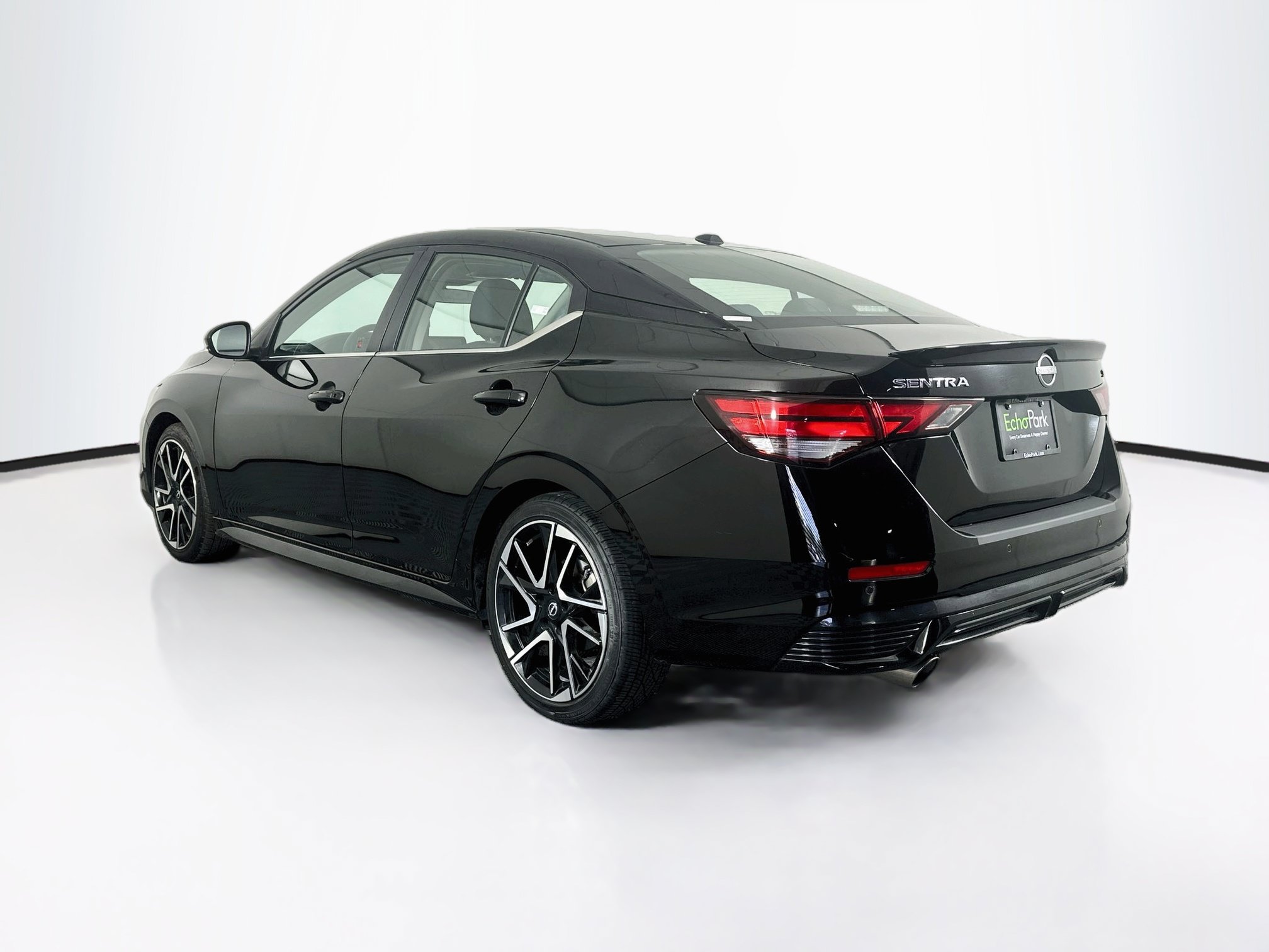 Used 2025 Nissan Sentra SR FWD image 5