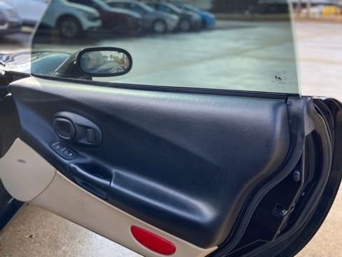 Used 2004 Chevrolet Corvette Convertible w/ Preferred Equipment Group image 17