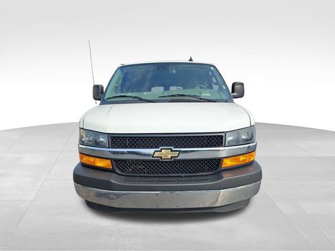 Used 2025 Chevrolet Express 3500 LT w/ LT Preferred Equipment Group RWD image 8