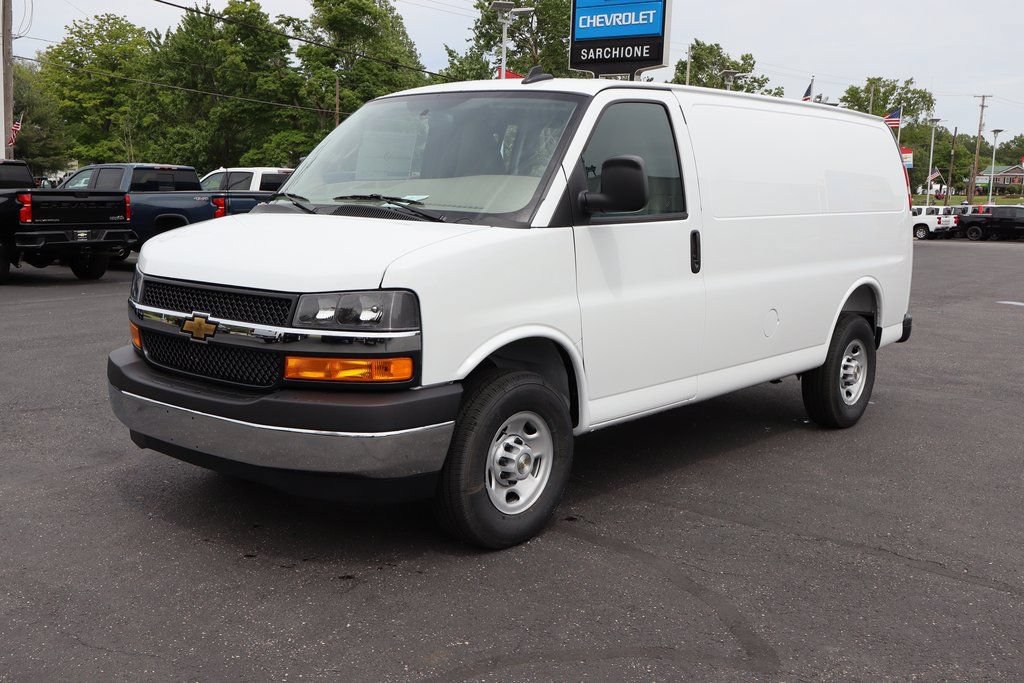 New 2025 Chevrolet Express 3500 w/ Chrome Appearance Package RWD image 19