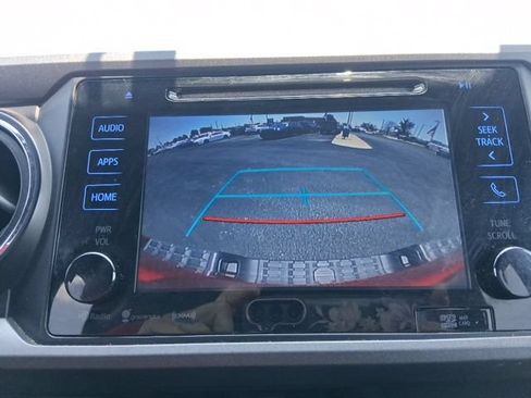 Used 2017 Toyota Tacoma TRD Sport w/ Tow Package (A/T) AWD/4WD image 32