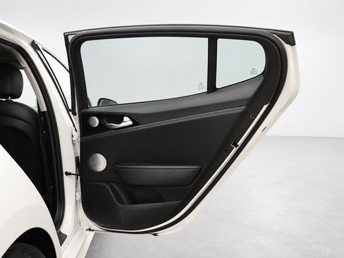 Used 2019 Kia Stinger Premium RWD image 13